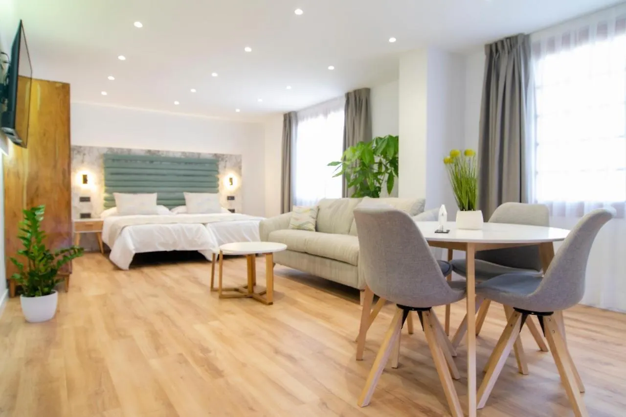 Laguna Home & Suites La Laguna